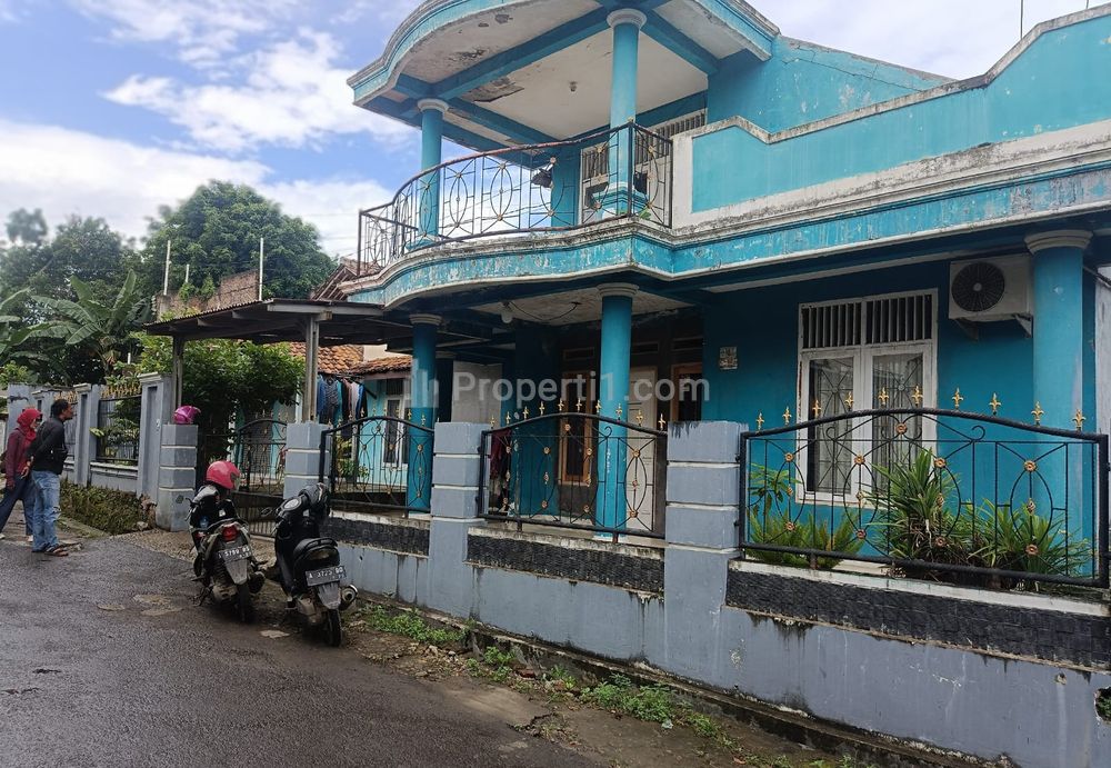 Dijual Rumah Hook Pinggir Jalan Raya Dekat Alun-alun Serang
