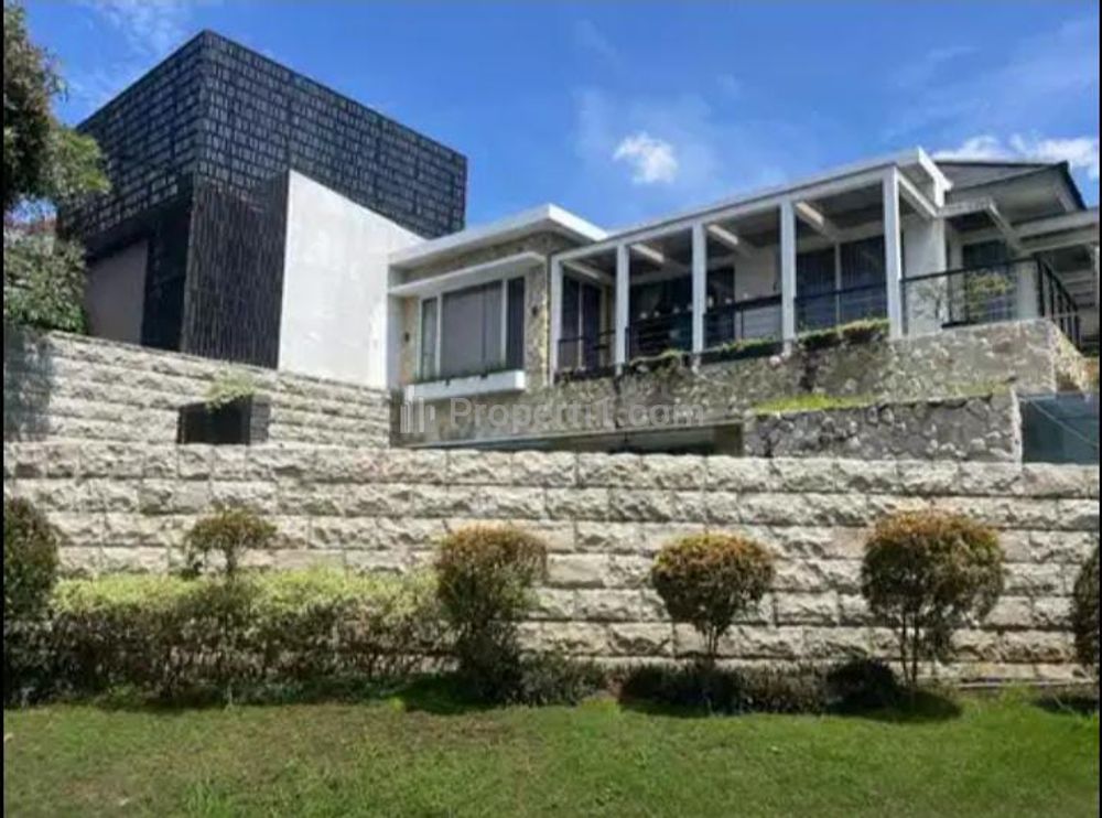Dijual Rumah 2 Lantai di Taman Hunian Satelit 2, Surabaya