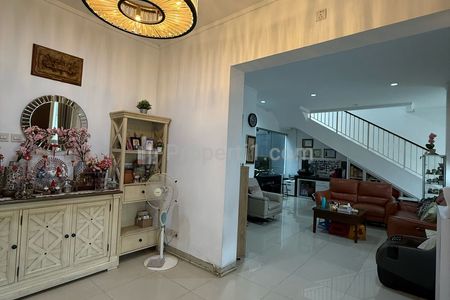 Dijual Rumah 2.5 Lantai Semi Furnished di BIntaro Tangerang Selatan