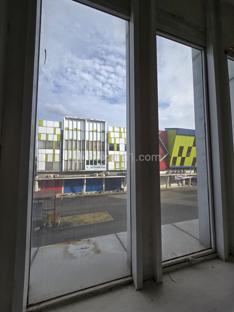 Disewakan Ruko Courtyard 3 Lantai di Galuh Mas Karawang