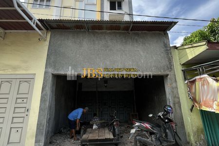 DIJUAL CEPAT!! Ruko Kondisi Kosong di Jalan Pasar 3 - Krakatau, Medan