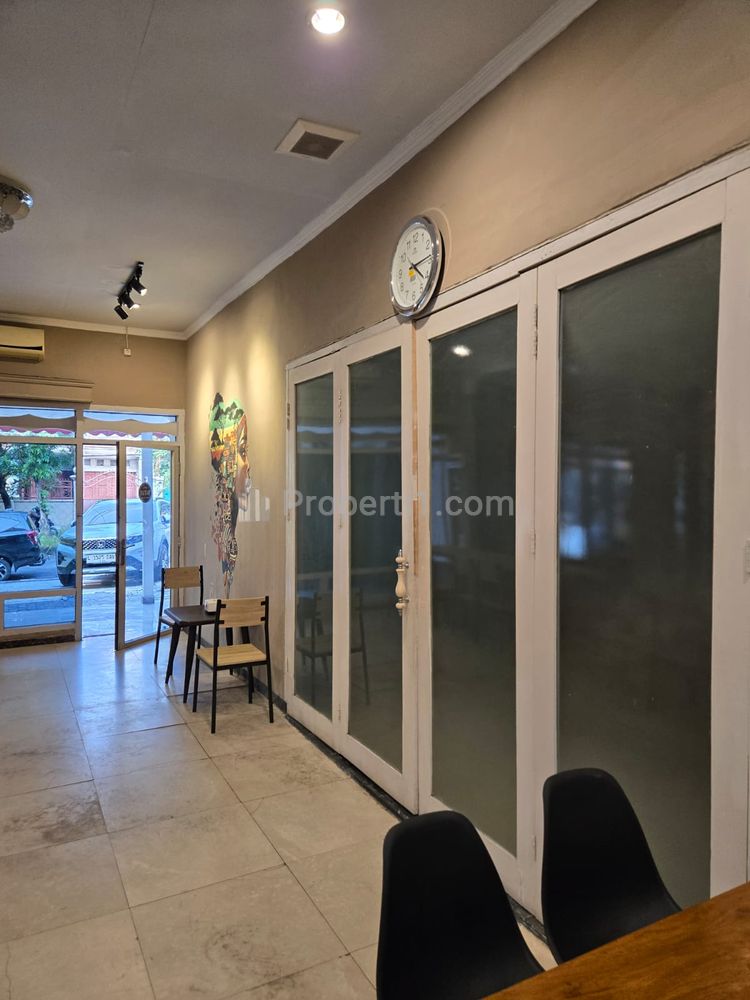Disewakan Rumah Usaha Raya Darmo Baru Barat - Surabaya -  Nol Jalan Raya Cocok Buat Segala Usaha