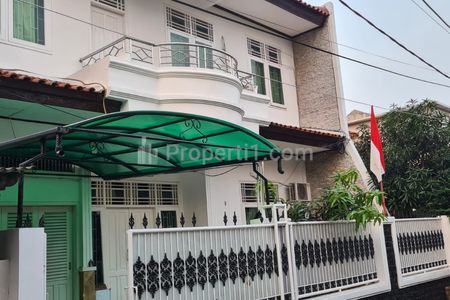 Dijual Rumah 2 Lantai, Murah, Semi Furnish di Jatimakmur, Pondok Gede, Bekasi