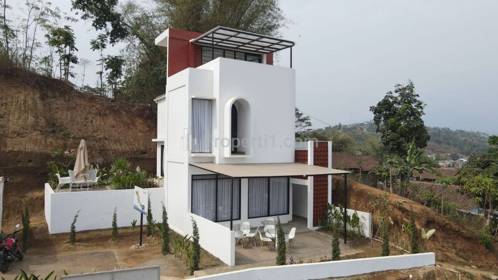 Jual Rumah Estetik Bergaya Santorini di Bandung Barat 5 Menit ke IKEA