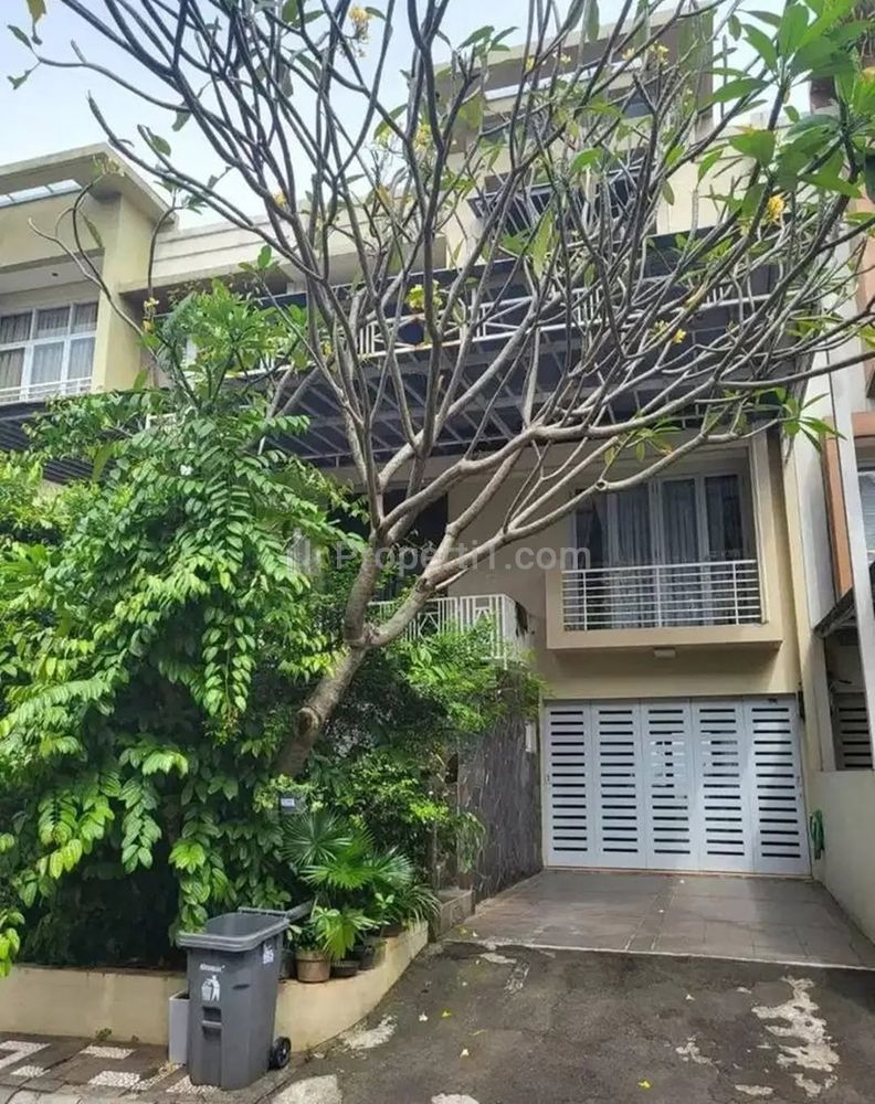 Jual Rumah Mewah Bagus Perum Royal Spring Jakarta Selatan