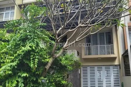 Jual Rumah Mewah Bagus Perum Royal Spring Jakarta Selatan