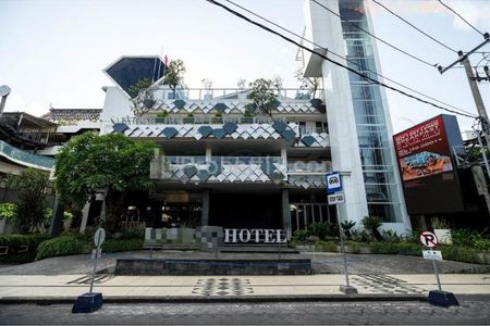 Dijual Hotel Mewah Aktif di Jalan Raya Legian, Kuta, Bali