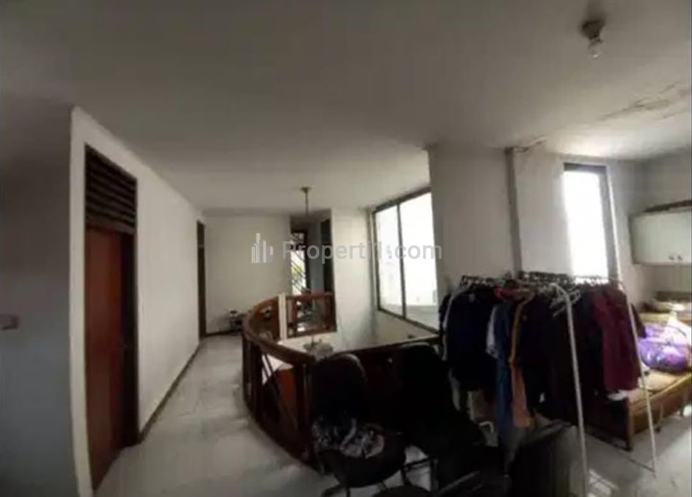 Jual Rumah Luas 3 Lantai di Asem Baris Raya Jakarta Selatan
