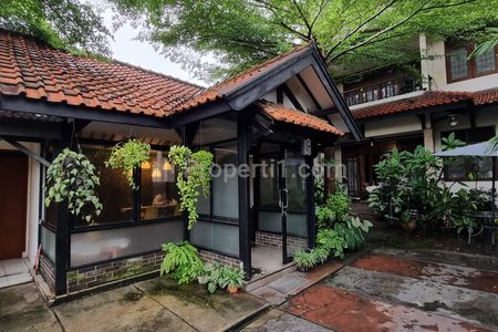 tampak depan (carport, paviliun, rumah utama)