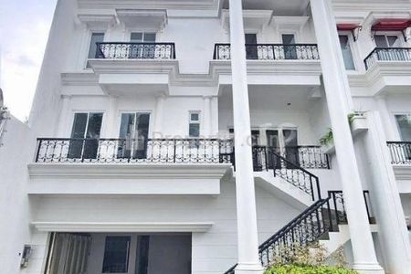 Dijual Rumah Murah Tapi Mewah Gaya Classic di Lebak Bulus, Jakarta Selatan