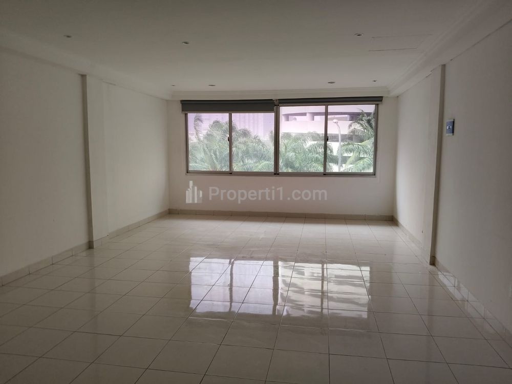 Disewakan Ruko 4 Lantai di Tanjung Duren, Jakarta Barat, Luas Bangunan 300m2