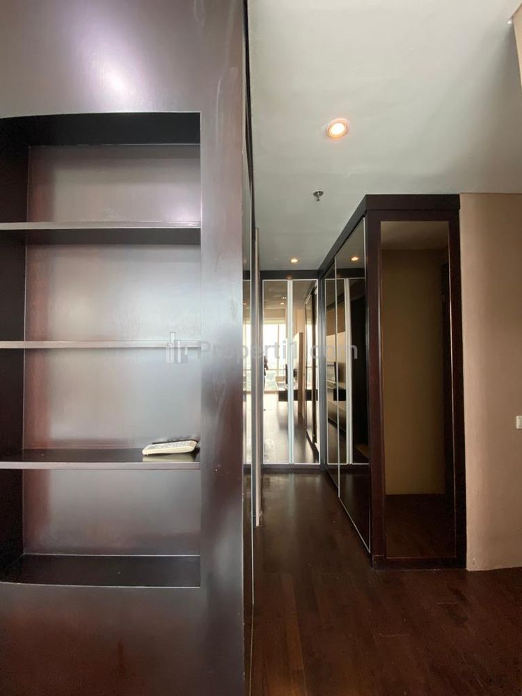 Sewa Apartemen Kemang Village Tower Ritz Tipe 3+1 BR Good Furnished