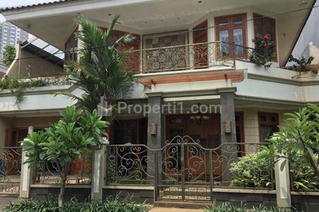 Disewakan/Dijual Rumah di Daerah Kuningan Jakarta Selatan Good Furnished