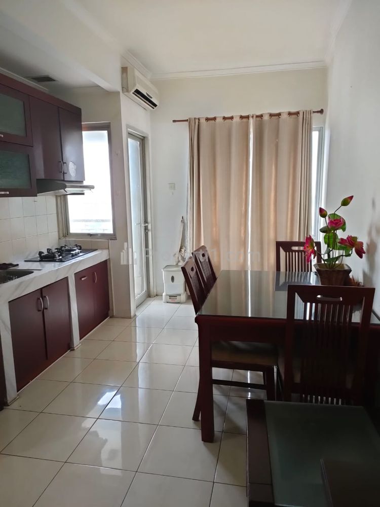 Sewa Murah Apartemen Sudirman Park 2 BR Furnished, Harga Sudah Termasuk Service Charge
