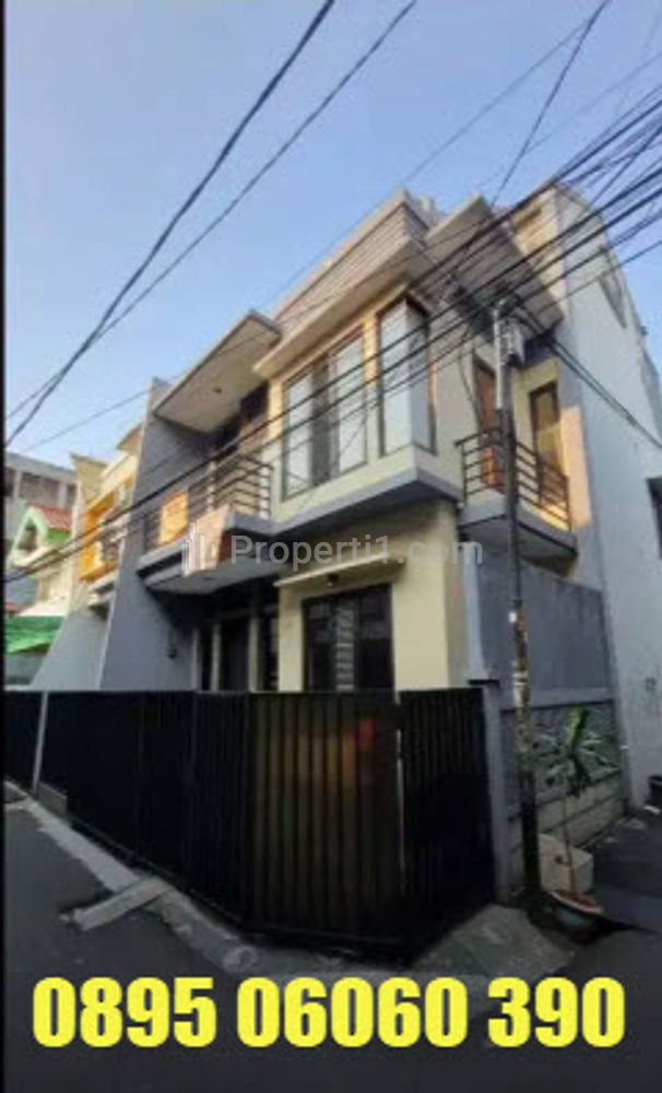 Disewakan Rumah Tanjung Duren Jakarta Barat, Posisi Hook 3 Lantai & Luas