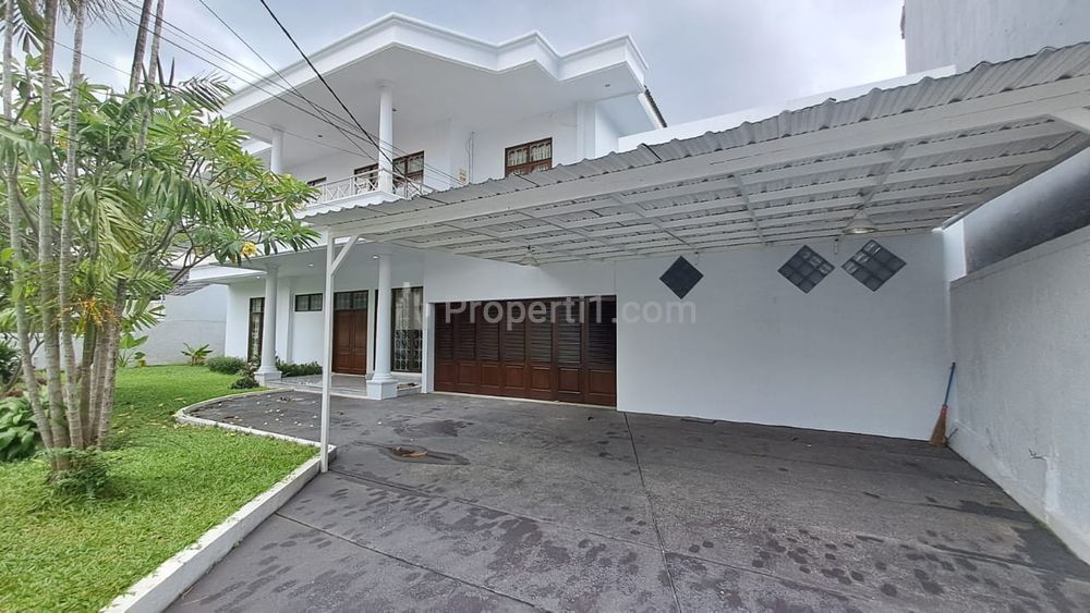 Sewa Murah Rumah Besar, Sudah Renov, Siap Huni, Ada Kolam Renang di Pejaten Barat, Pasar Minggu, Jakarta Selatan
