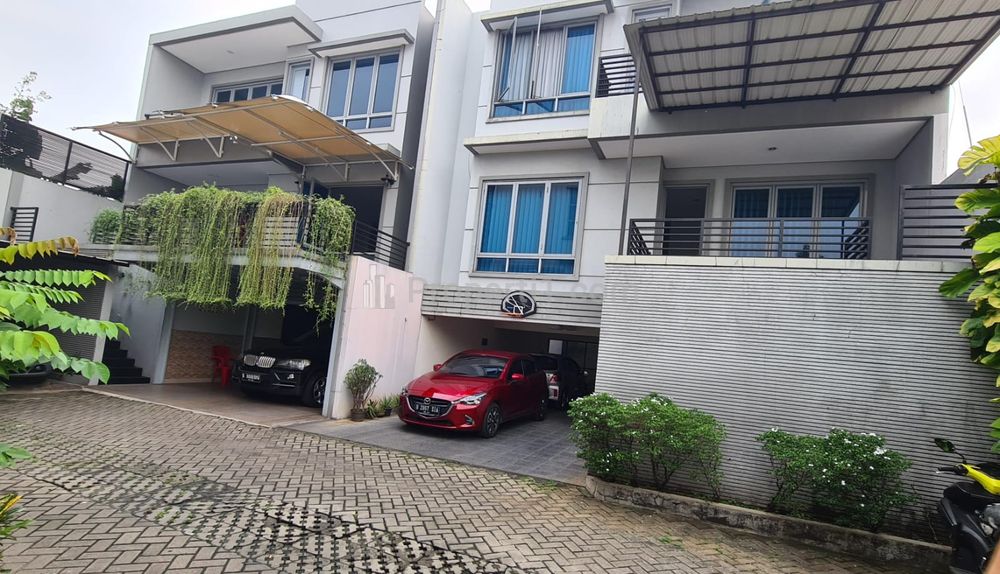 Dijual Rumah Town House Terawat dan Strategis di Pasar Minggu Jaksel