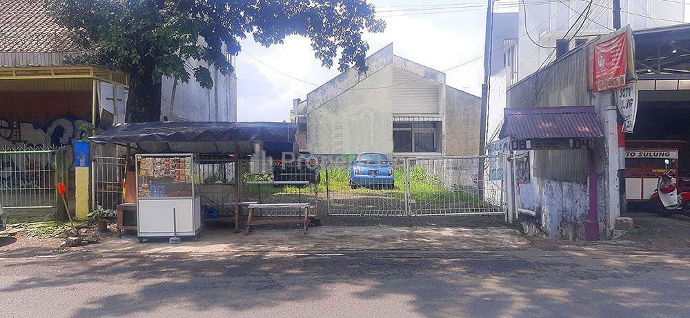 Jual Rumah Hitung Tanah Cocok untuk Komersial di Jalan Cihampelas Bandung