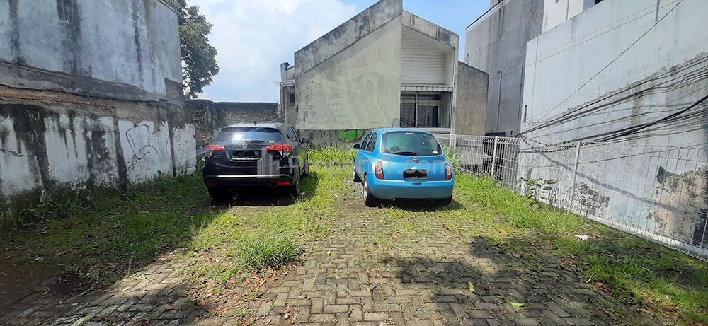 Jual Rumah Hitung Tanah Cocok untuk Komersial di Jalan Cihampelas Bandung