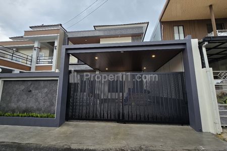 Dijual Rumah Mewah Baru Modern 2 Lantai Full Furnish Kolam Renang di Purwomartani Yogyakarta