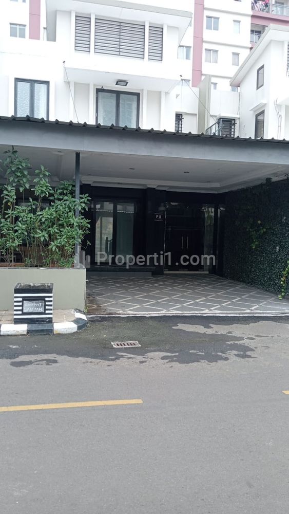 Dijual Apartemen Cosmo Park Thamrin CIty di Pusat Kota Jakarta Oasis Tengah Kota - 2 BR Semi Furnished