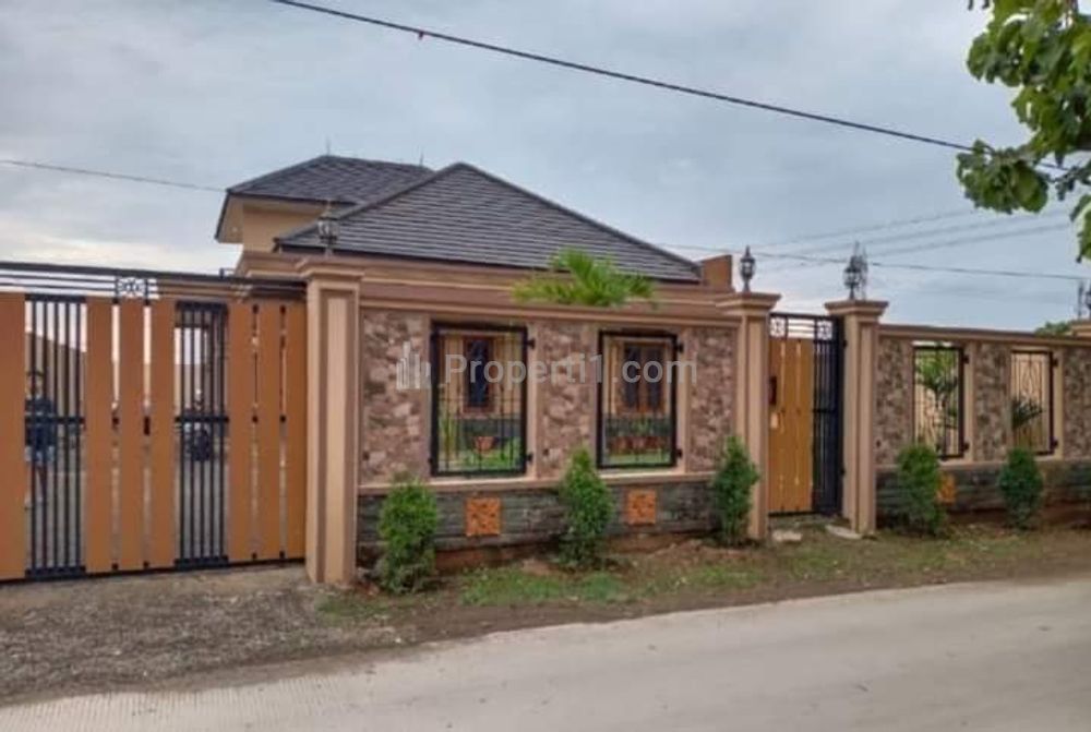Dijual Rumah Luas Pinggir Jalan di Langensari, Majalaya, Bandung – Cocok untuk Hunian & Usaha!