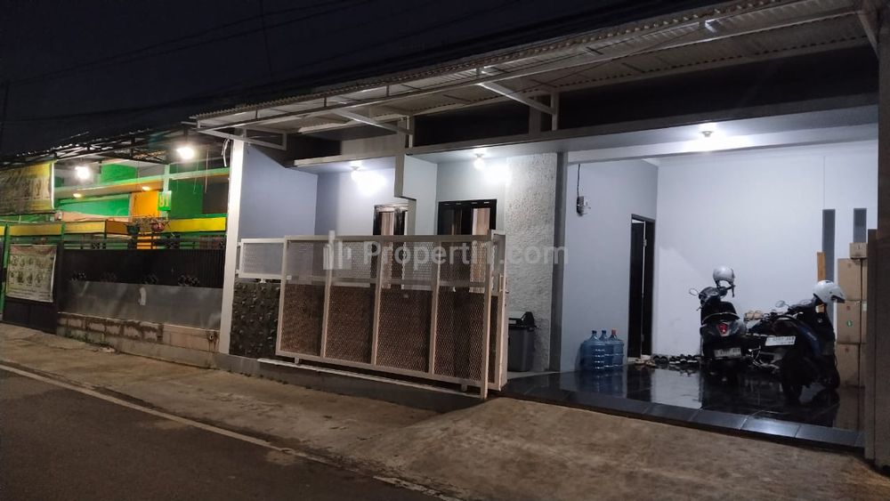 Jual Cepat Rumah Pinggir Jalan Raya Harga di Bawah Pasaran Cocok untuk Usaha di Cipageran Cimahi