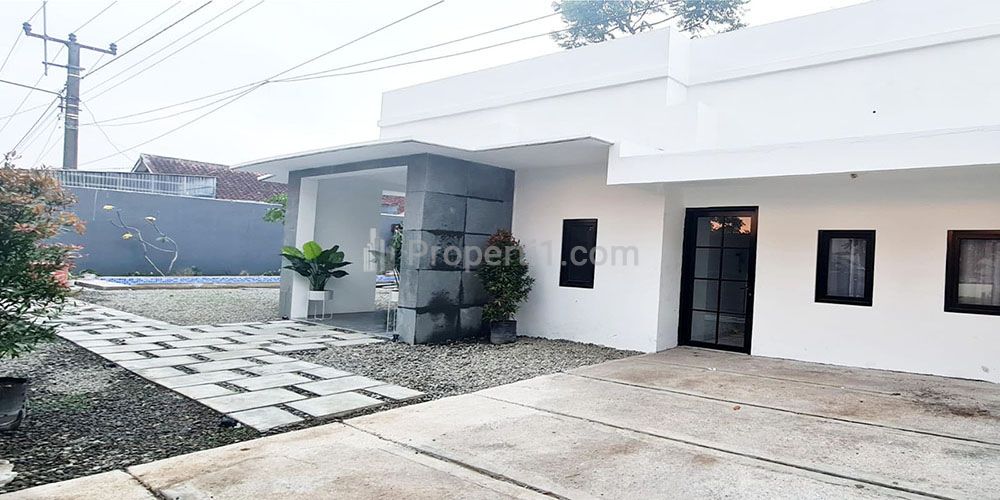 Jual Villa Modern Nuansa Bali Lengkap dengan Kolam Renang di Jl. Raya Banjaran Pangalengan Bandung