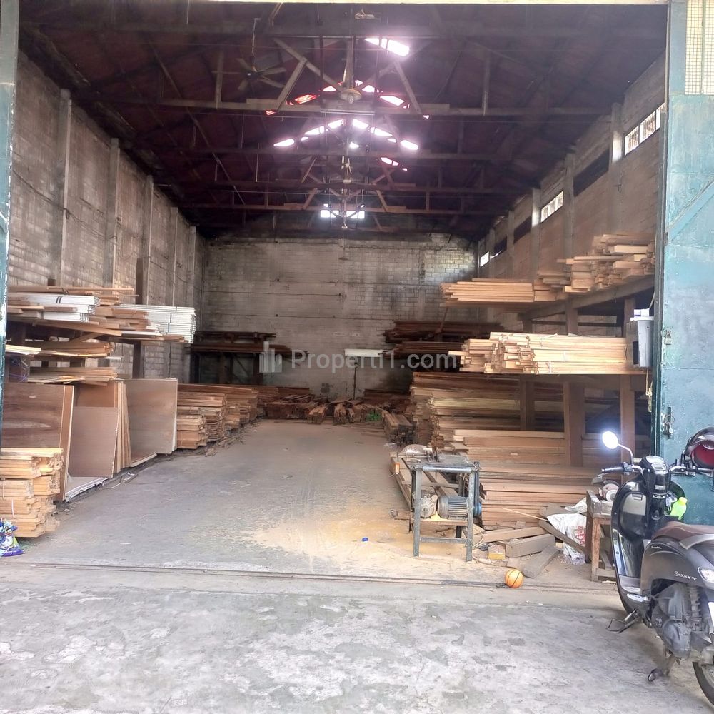 Dijual Gudang 1,5 Lantai di Raya Kyai Abdul Karim, Surabaya