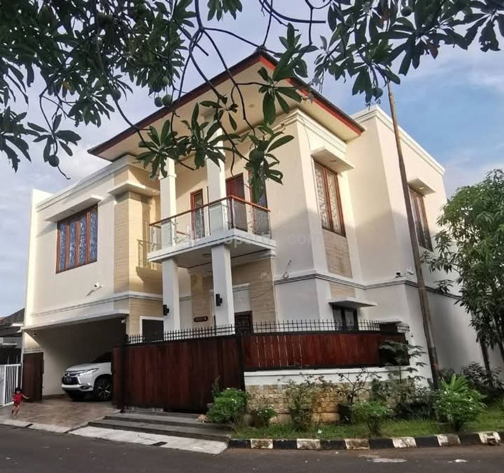 Jual Rumah di Banjar Wijaya Cipondoh Tangerang Banten 3 Lantai Mewah Full Furnished Dekat RSUD Kab Tangerang