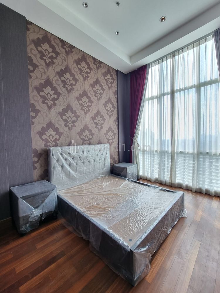 Disewakan Apartemen Senayan City Residence Jakarta Pusat – 3BR Semi Furnished View Golf