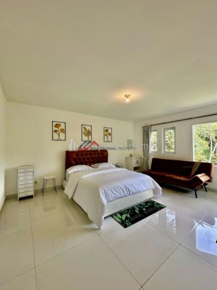 Jual Villa Arah ke Puncak Bogor - 6 Kamar Tidur Furnished Model Jepang