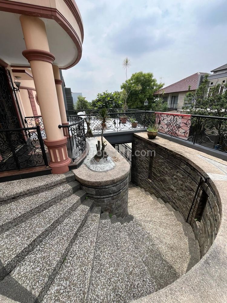 Dijual Rumah Besar Mewah Lux di Pasteur Bandung
