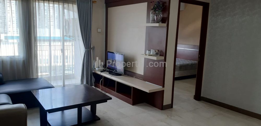 Sewa Apartemen 2+1 BR Furnished Luas 70m2 di Royal Mediterania Garden, Central Park Jakarta Barat