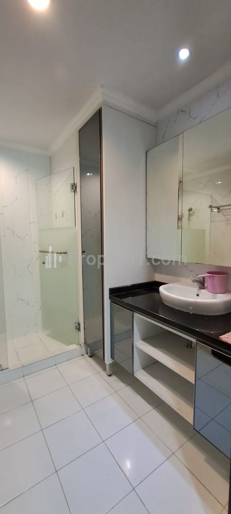 Kamar mandi shower