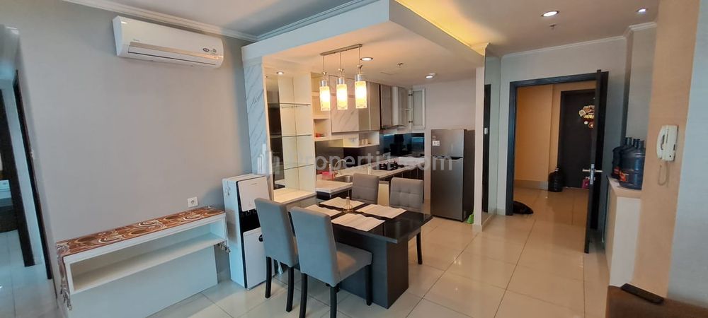Kitchen set, meja makan, kulkas, kompor lengkap