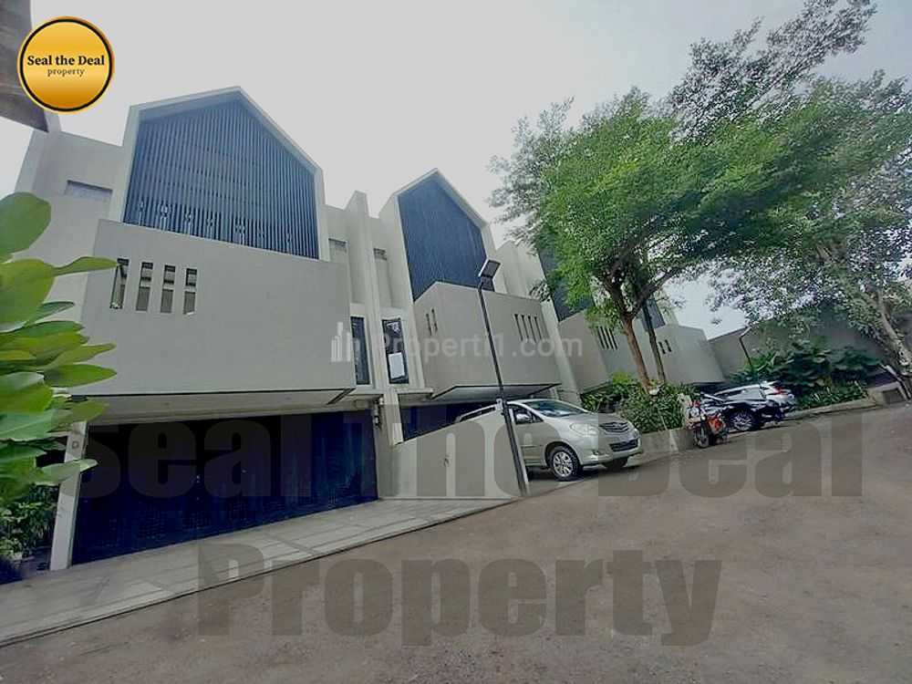 Disewakan Town House di Cilandak Jakarta Selatan STD415