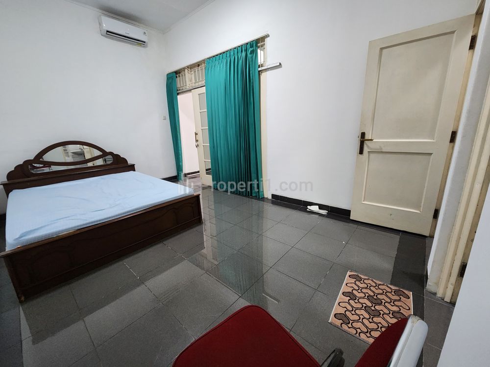 Sewa Rumah Semi Furnished Dekat Mall Pondok Indah, Jakarta Selatan