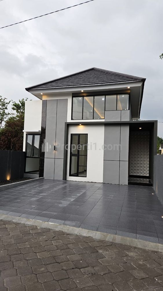 Dijual Rumah Mewah 2 Lantai Lingkungan Nasionalis Dekat Kampus Terpadu UII Jalan Kaliurang Sleman