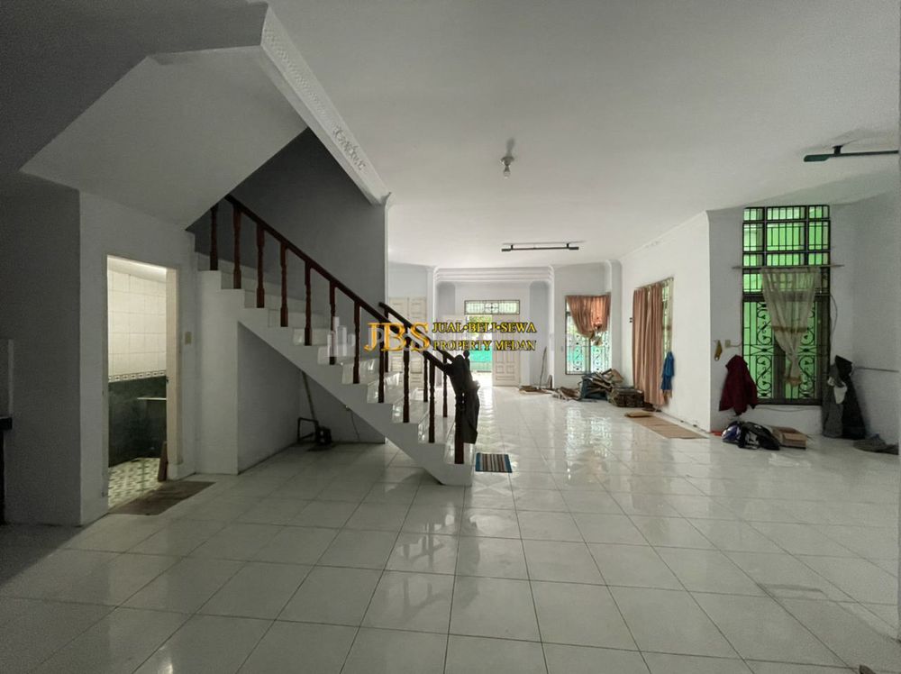 Dijual Rumah 2 Tingkat di Komplek Cemara Hijau Medan Blok J ( Boulevard Utama Komplek )