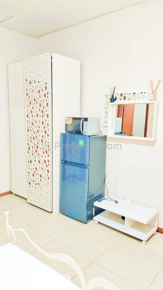 Sewa Apartemen Thamrin Residence 1 BR Full Furnished Lengkap di Lantai 5 View Kolam Renang