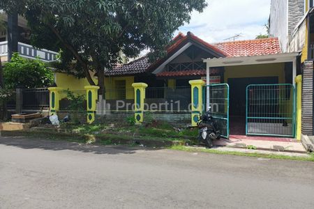 Sewa Rumah 3+1 Kamar Tidur 2+1 Kamar Mandi Cluster Palem Semi Karawaci Tangerang