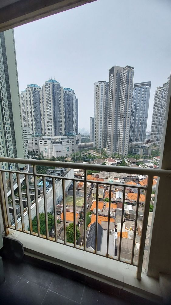 Disewakan Apartemen Madison Park Dekat Mall Central Park, Kampus, Tol - 2 BR Furnished