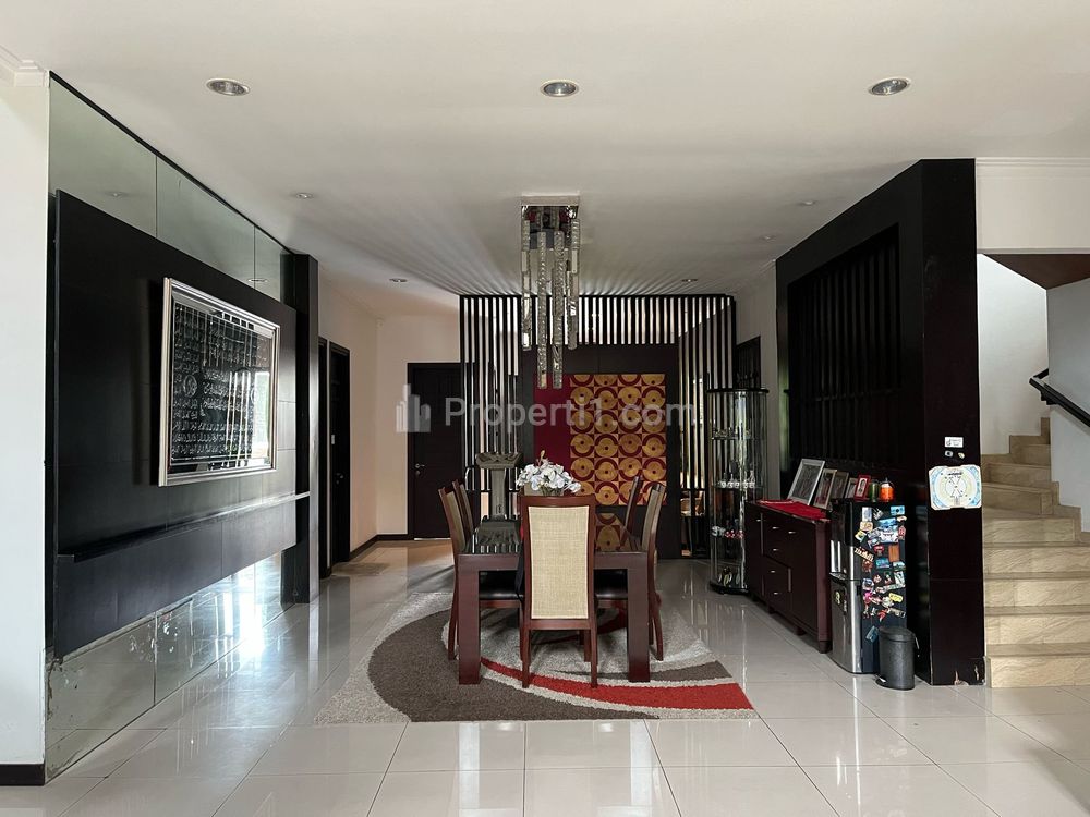 Dijual Rumah Mewah Murah di Graha Famili, Surabaya