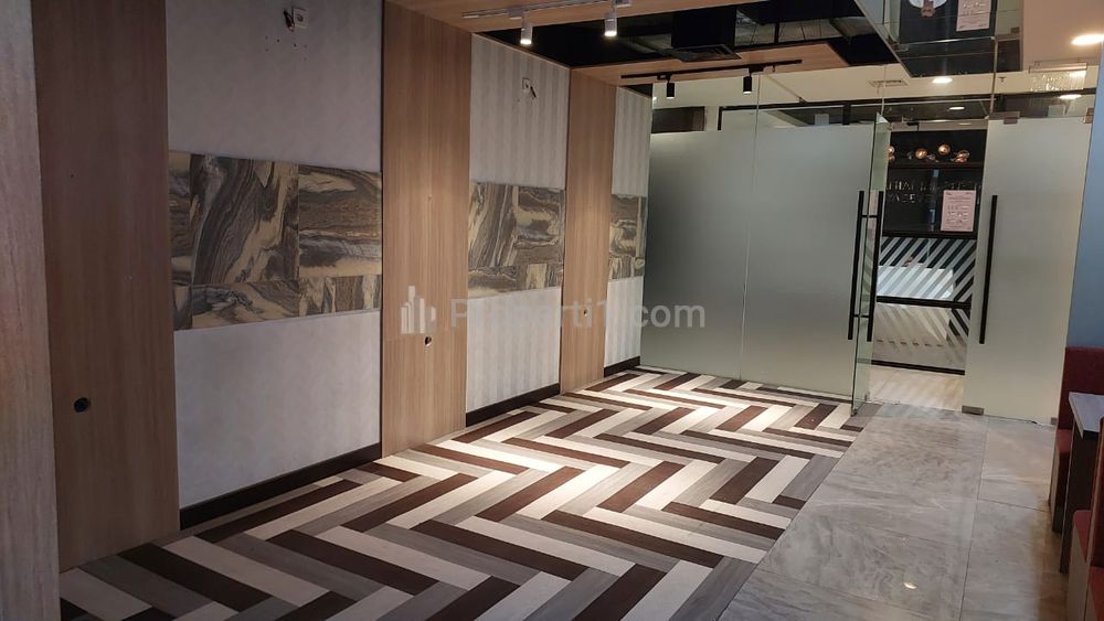 Disewakan Ruang Kantor Soho Capital, Tanjung Duren, Jakarta Barat Kondisi Semi Furnished Luas 175,1m2