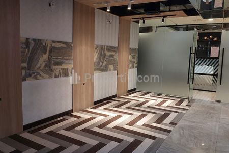 Disewakan Ruang Kantor Soho Capital, Tanjung Duren, Jakarta Barat Kondisi Semi Furnished Luas 175,1m2