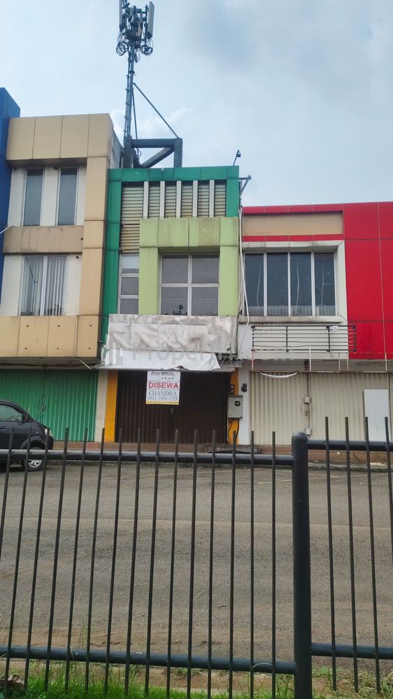 Disewakan Ruko Siap Pakai di Jalan Utama Grand Wisata Strategis 2,5 Lantai, Bekasi