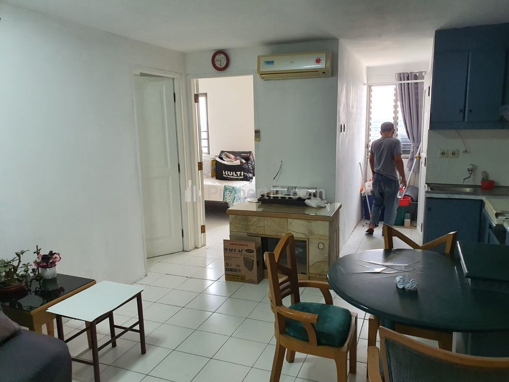 Jual Nego Apartemen Wisma Gading Permai 2 BR Semi Furnish Lantai 8 Hadap Kolam Renang, Kelapa Gading, Jakarta Utara