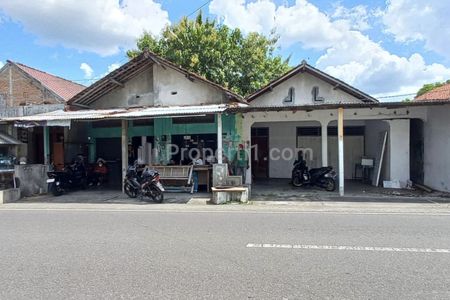 Dijual Tanah Murah Strategis Bonus Bangunan Pinggir Jalan Sidokarto Godean Km. 7 Yogyakarta