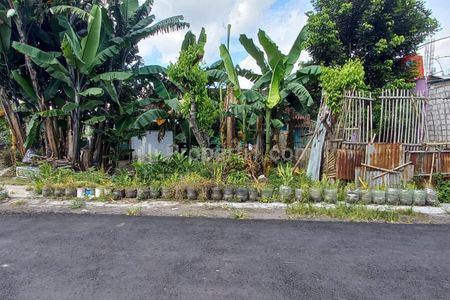 Dijual Tanah Strategis Pinggir Jalan Aspal Barat Kampus UNISA Yogyakarta